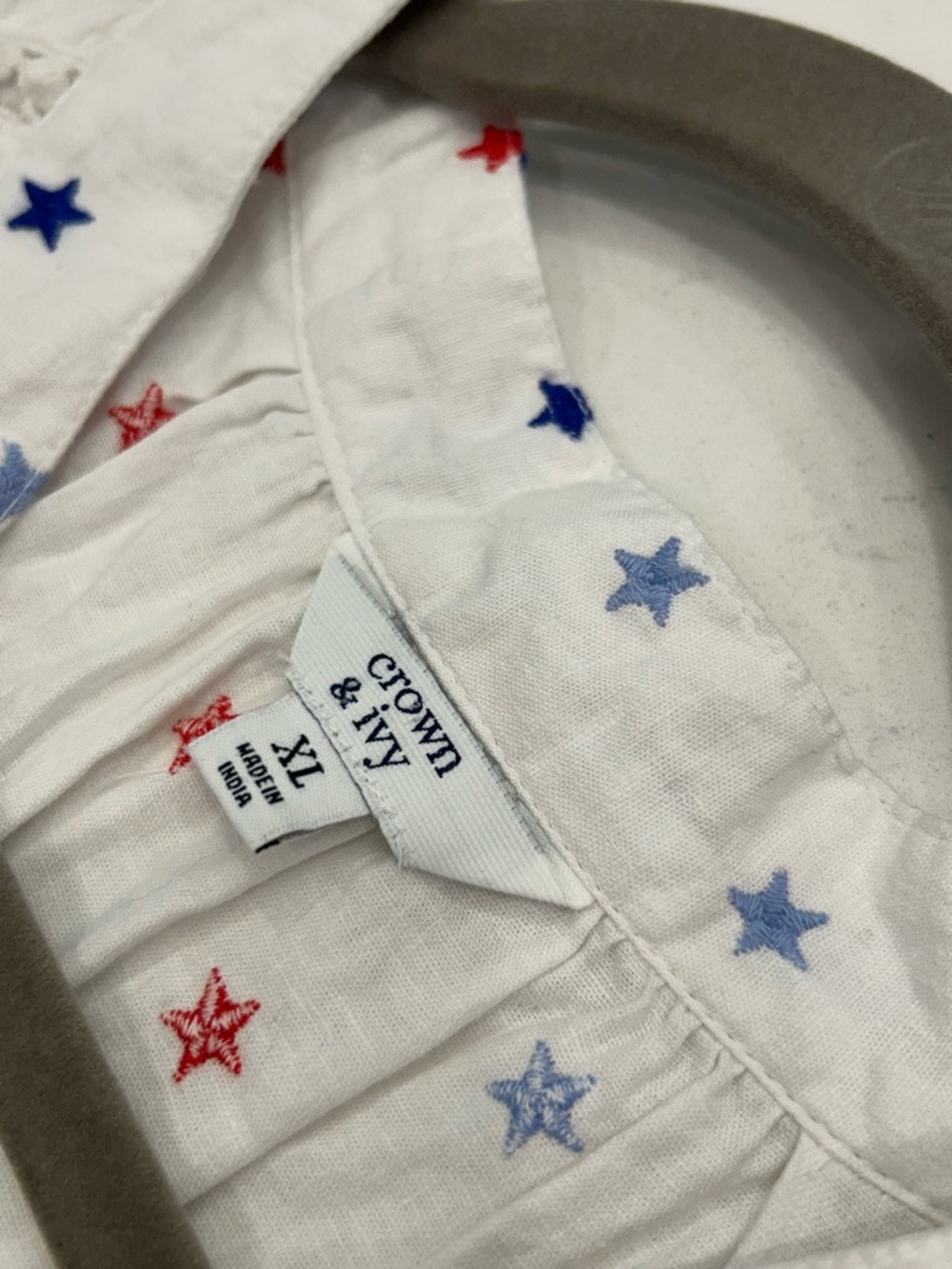 crown & ivy White Sleeveless Star-Print Tassel Peasant Top - Picture 3 of 9